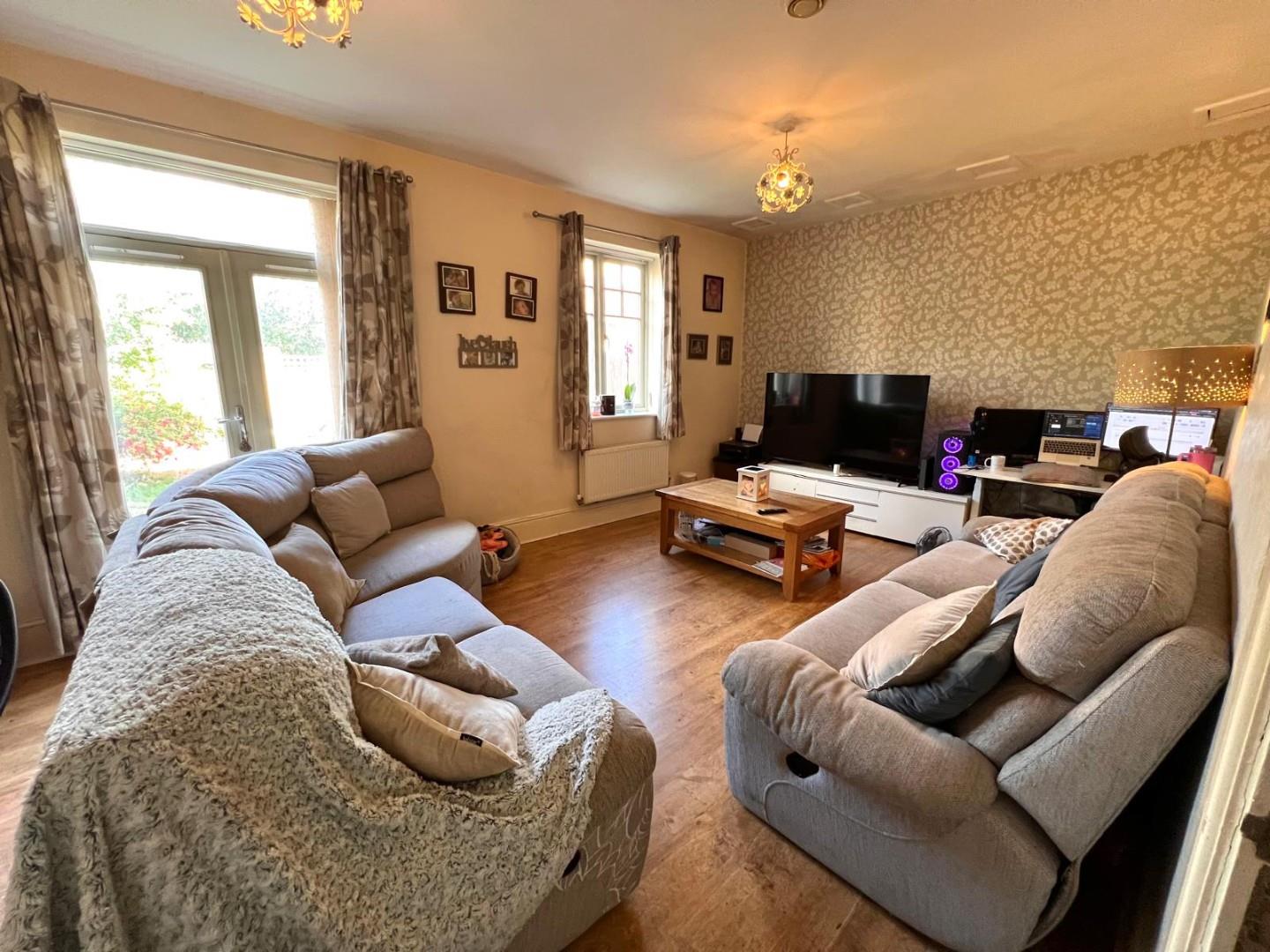 Black Cat Drive, Upton