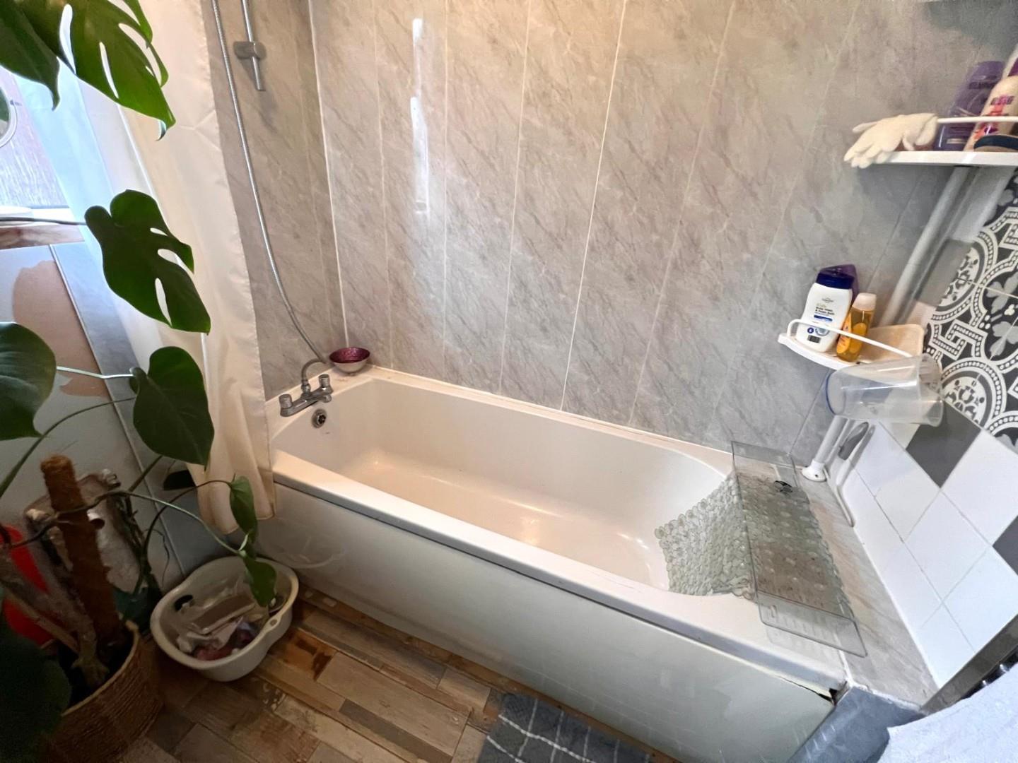 Tintern Avenue, Spencer