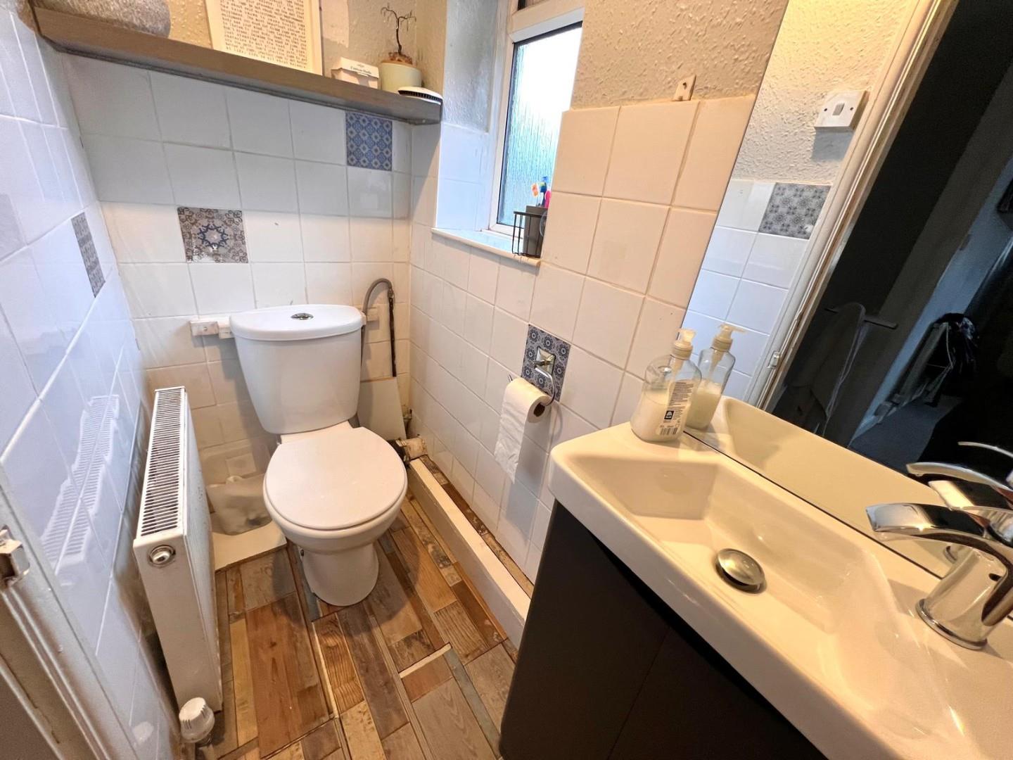 Tintern Avenue, Spencer