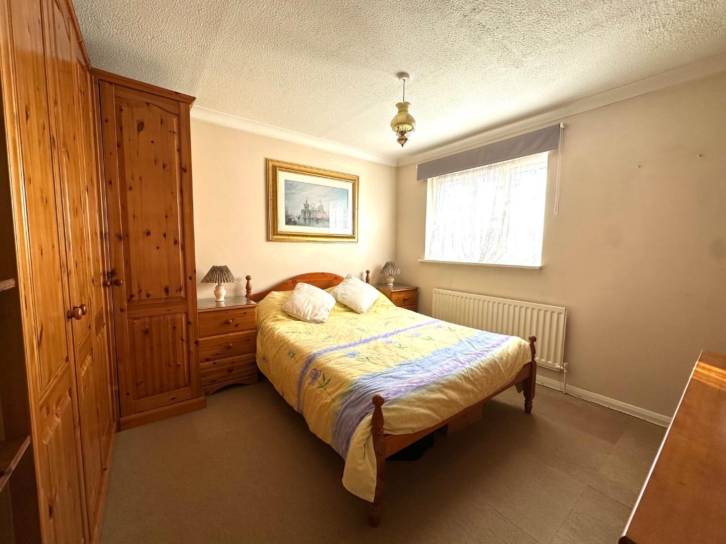 Chatsworth Avenue, Goldenash