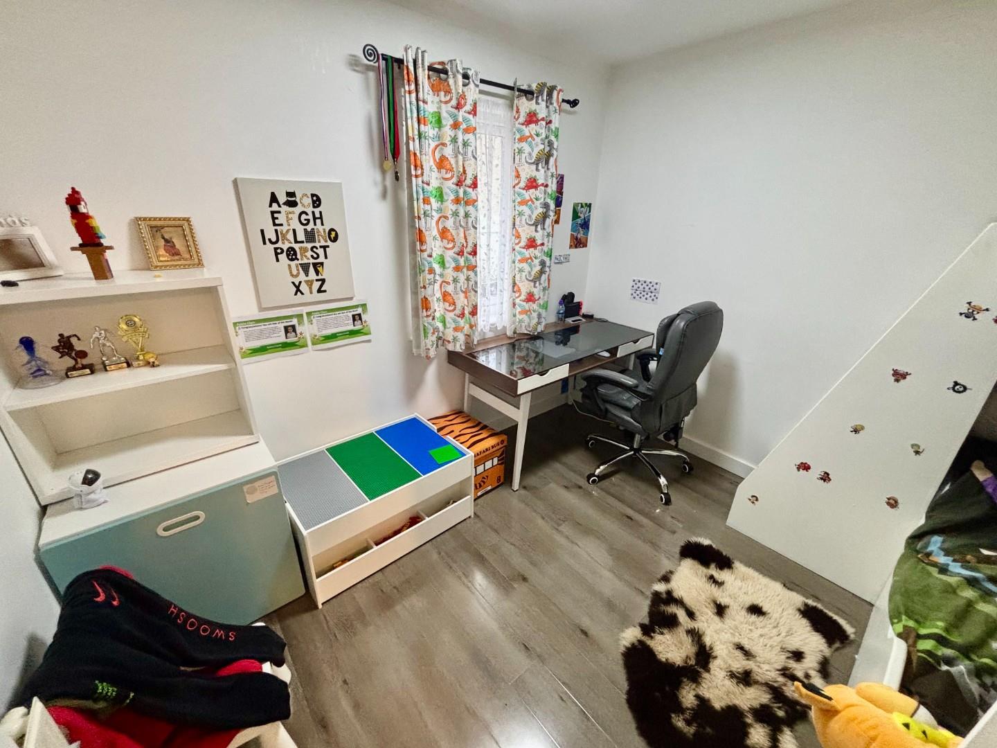 Faramir Place, Overstone Lodge