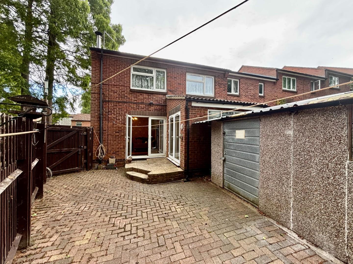 Streambank Road, Thorplands Brook