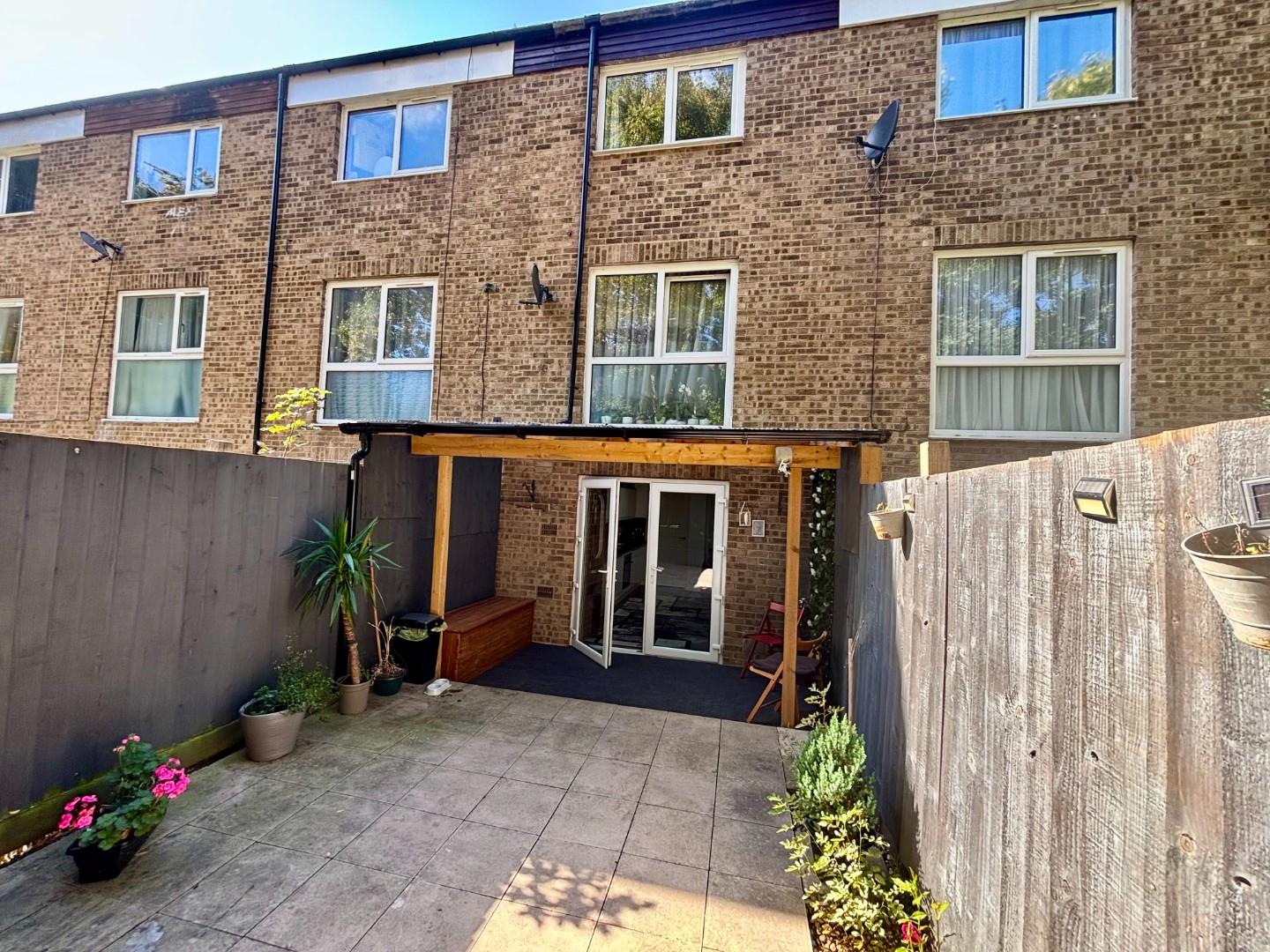 Wade Meadow Court, Lings