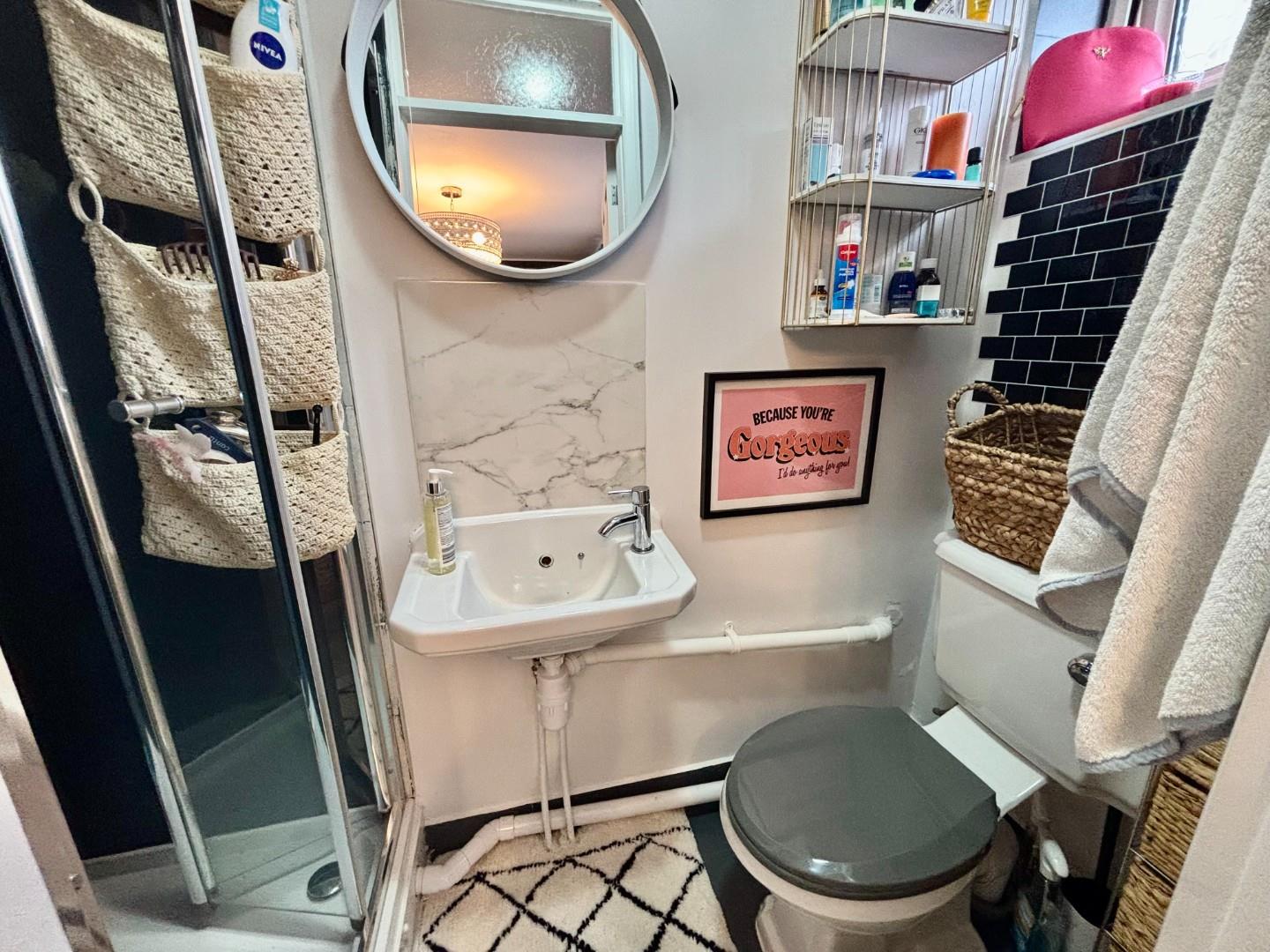 East Priors Court, Lings