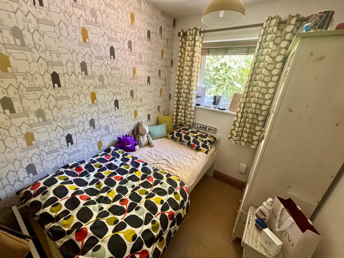 Chatsworth Avenue, Goldenash