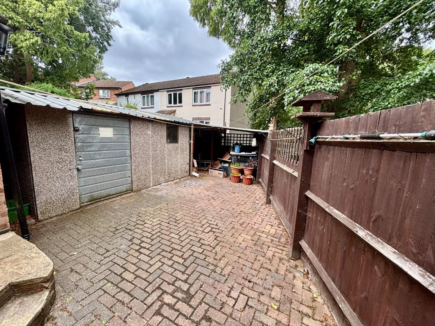 Streambank Road, Thorplands Brook