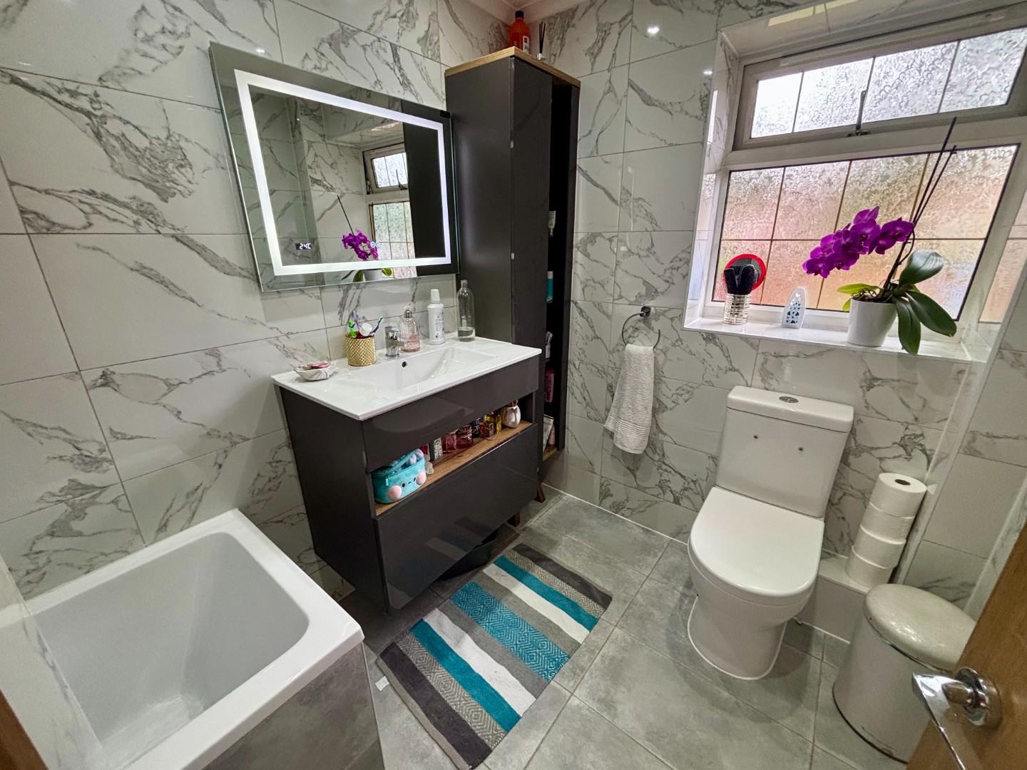 Pine Ridge, Southfields