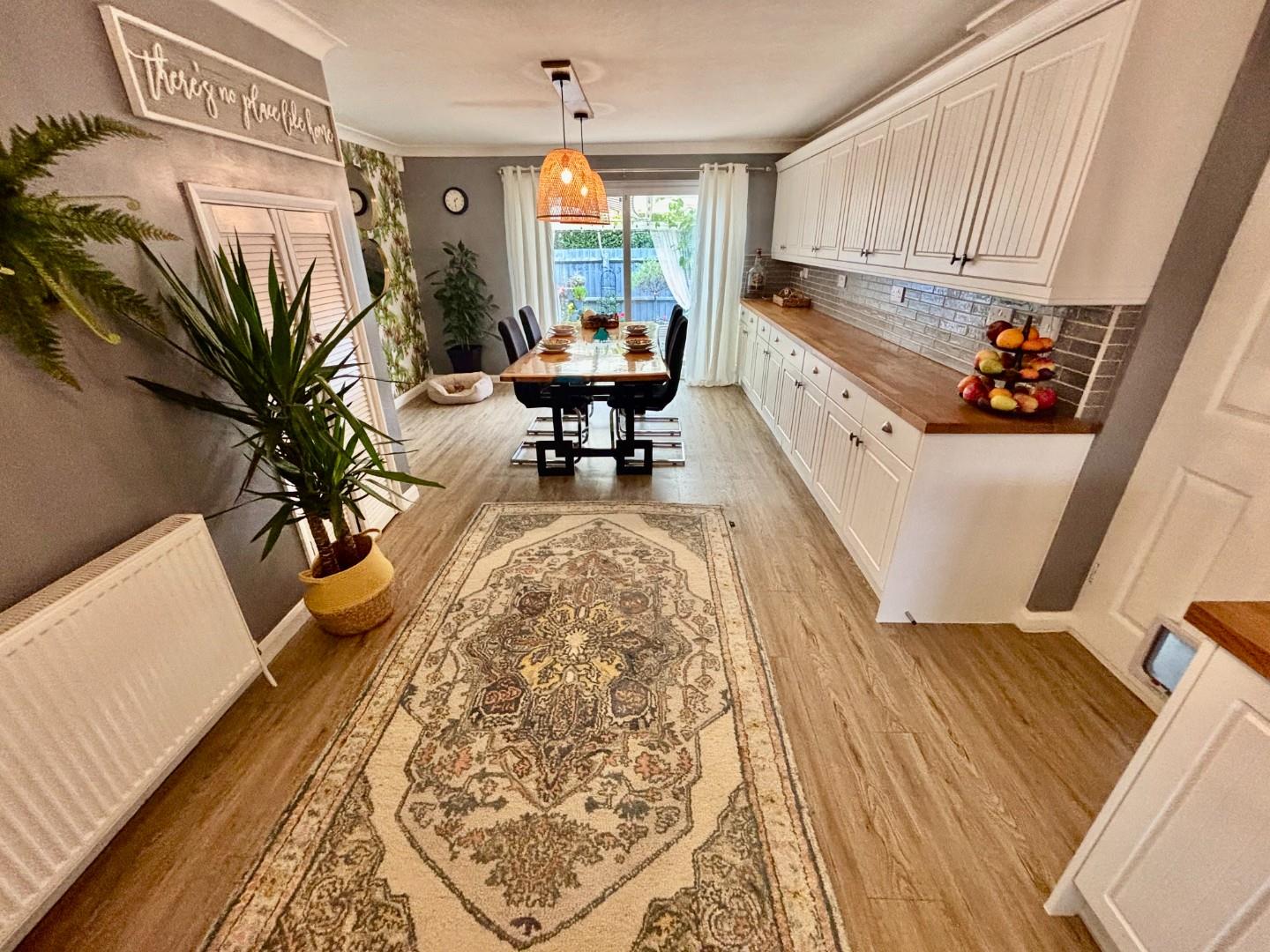 East Priors Court, Lings