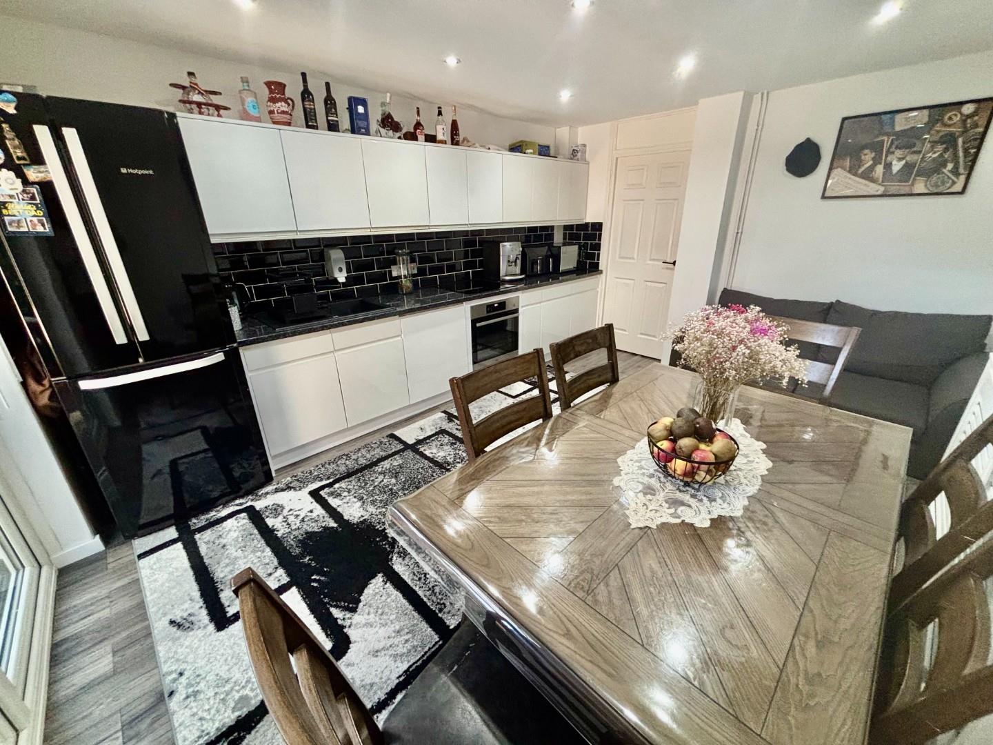 Wade Meadow Court, Lings