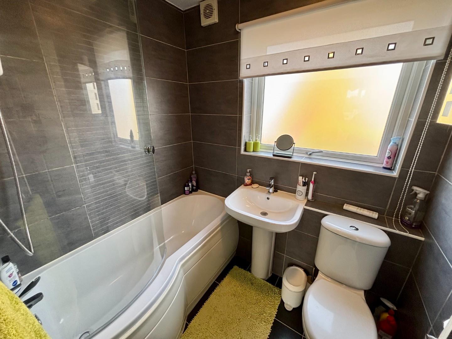 West Priors Court, Lings