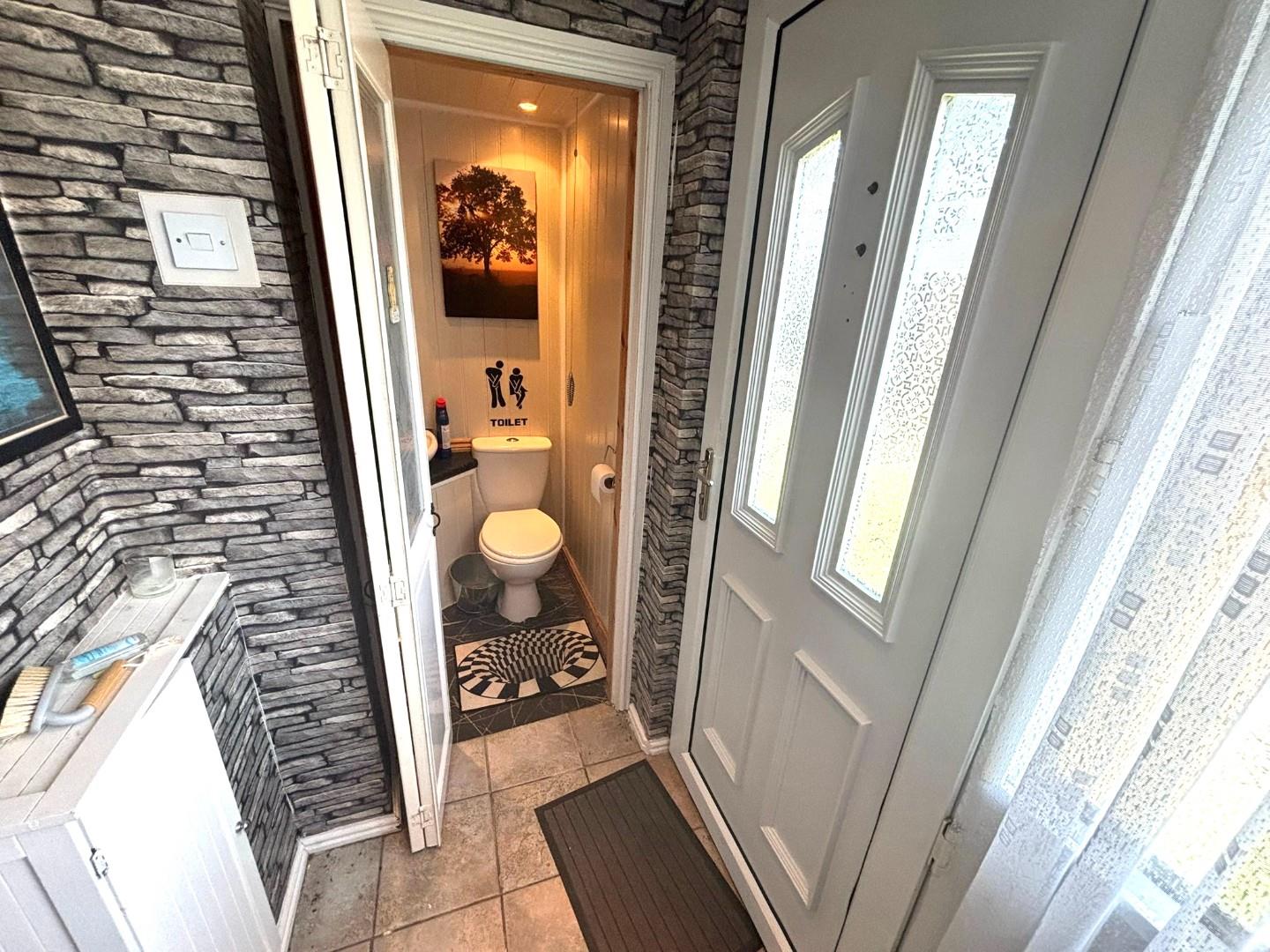 Holmecross Road, Thorplands