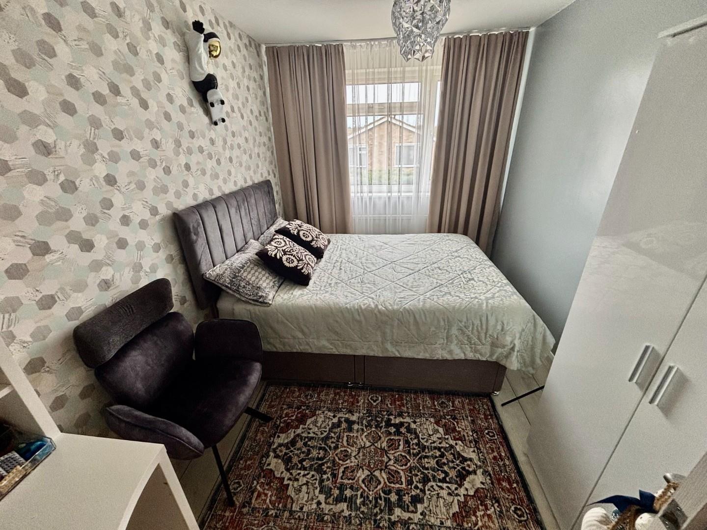 East Priors Court, Lings