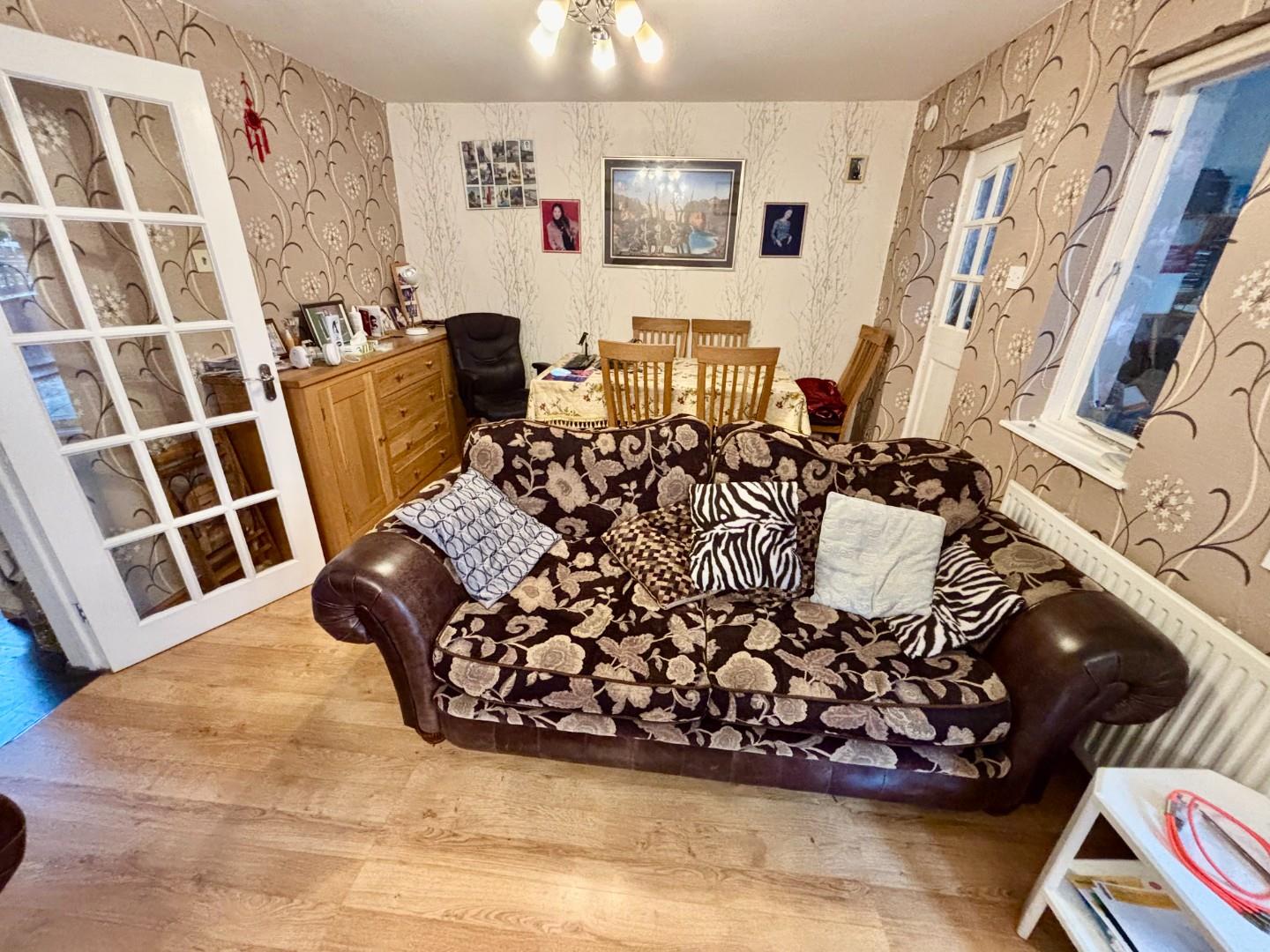 Streambank Road, Thorplands Brook