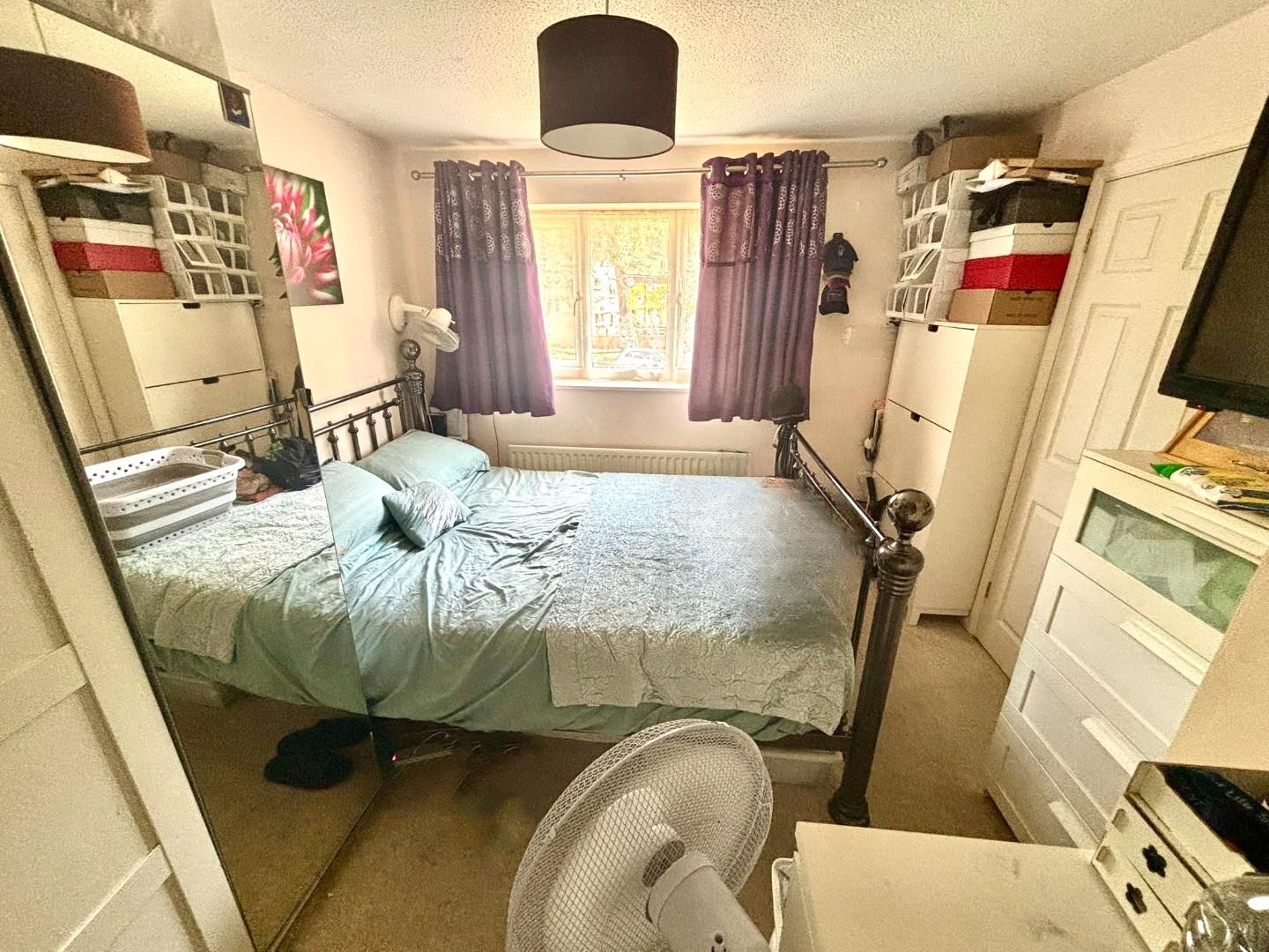Ten Pines, Southfields