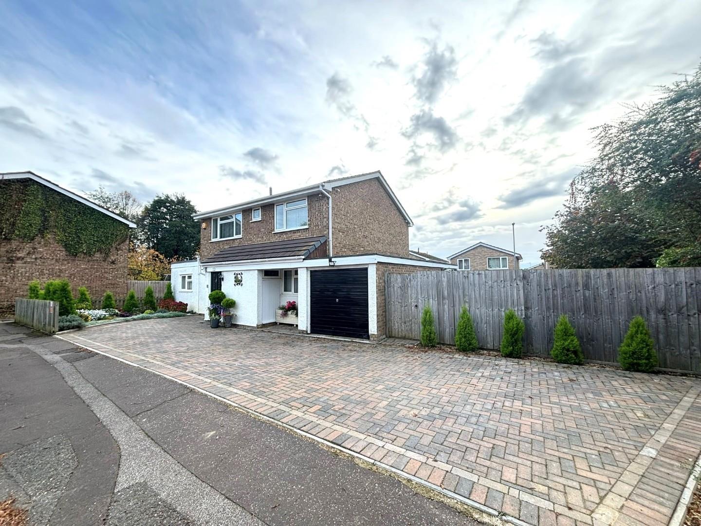 East Priors Court, Lings