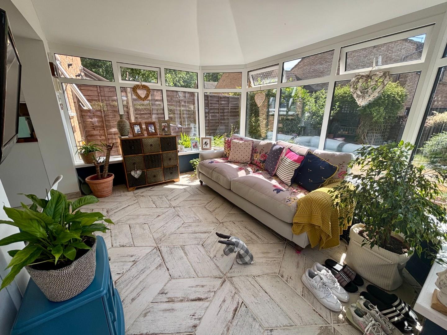 Chatsworth Avenue, Goldenash