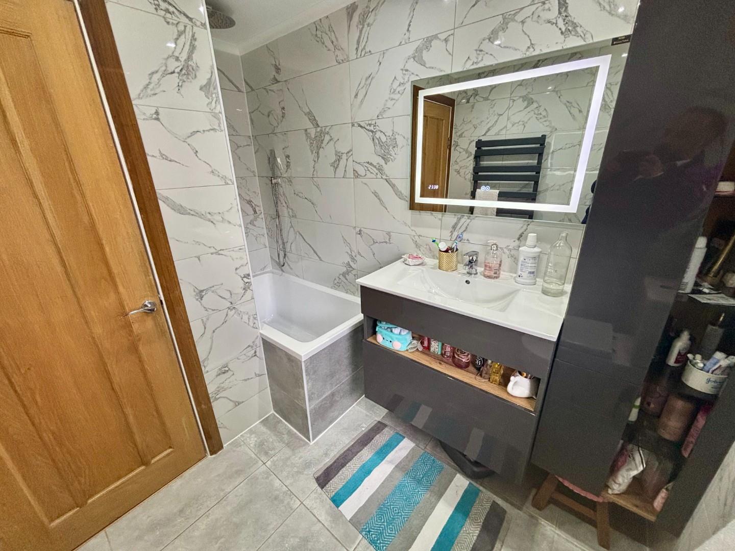 Pine Ridge, Southfields