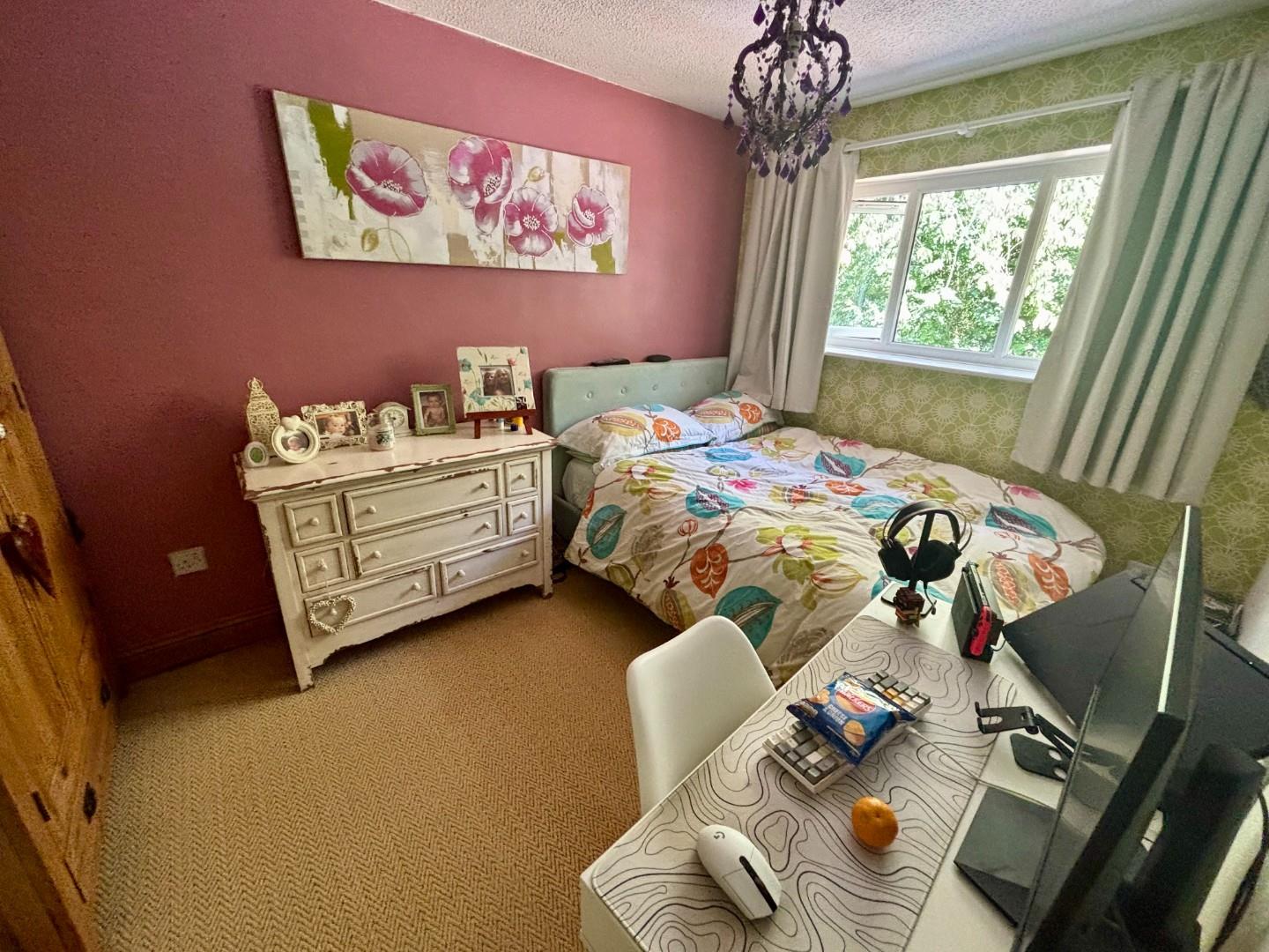 Chatsworth Avenue, Goldenash