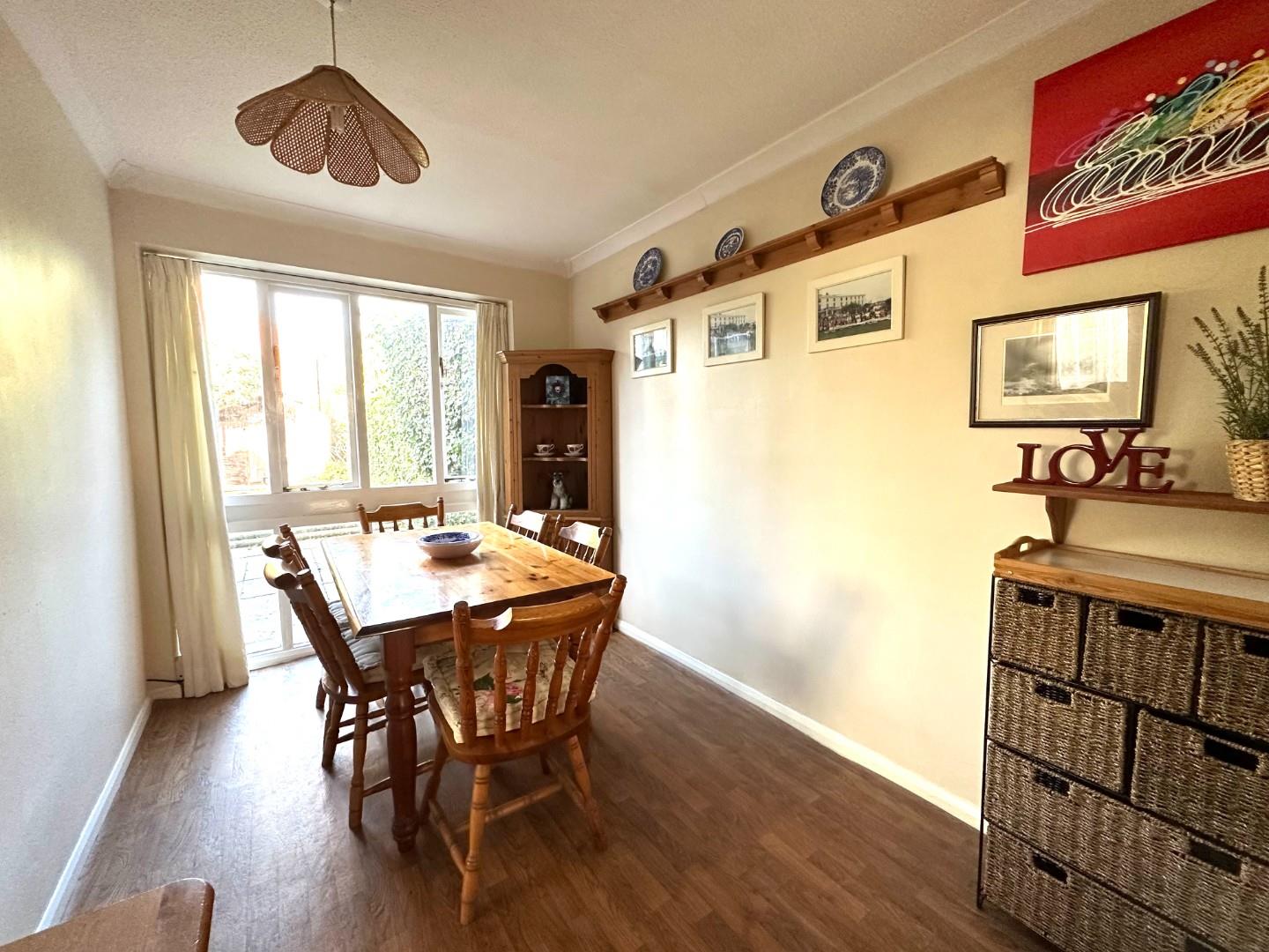 Chatsworth Avenue, Goldenash