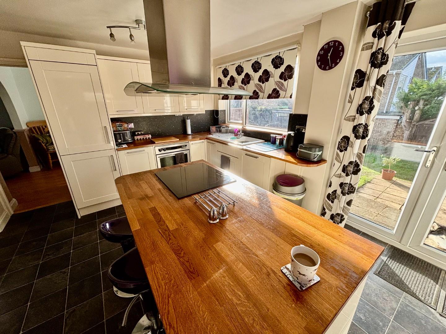 West Priors Court, Lings