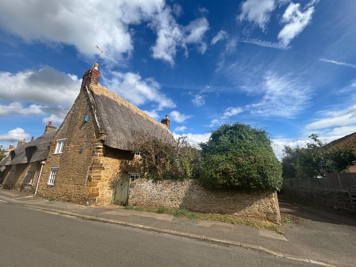 Orchard Hill, Little Billing