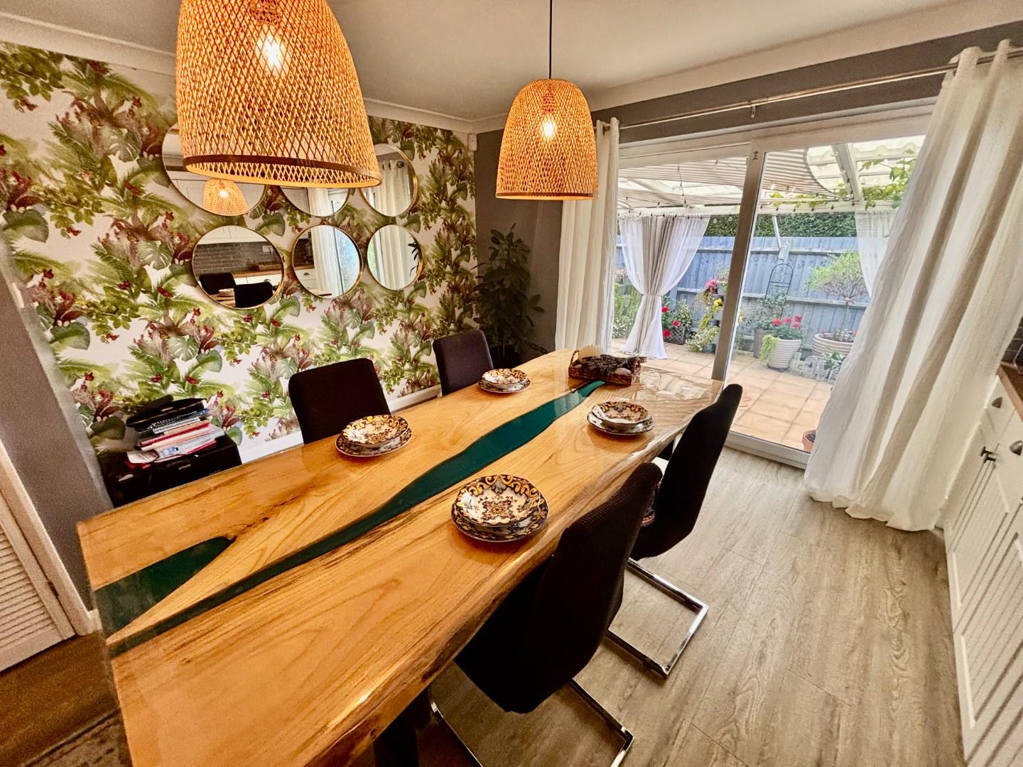 East Priors Court, Lings