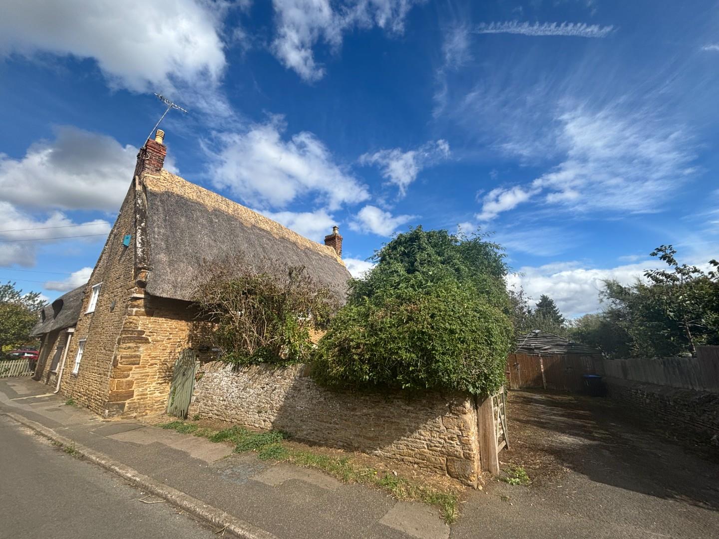 Orchard Hill, Little Billing