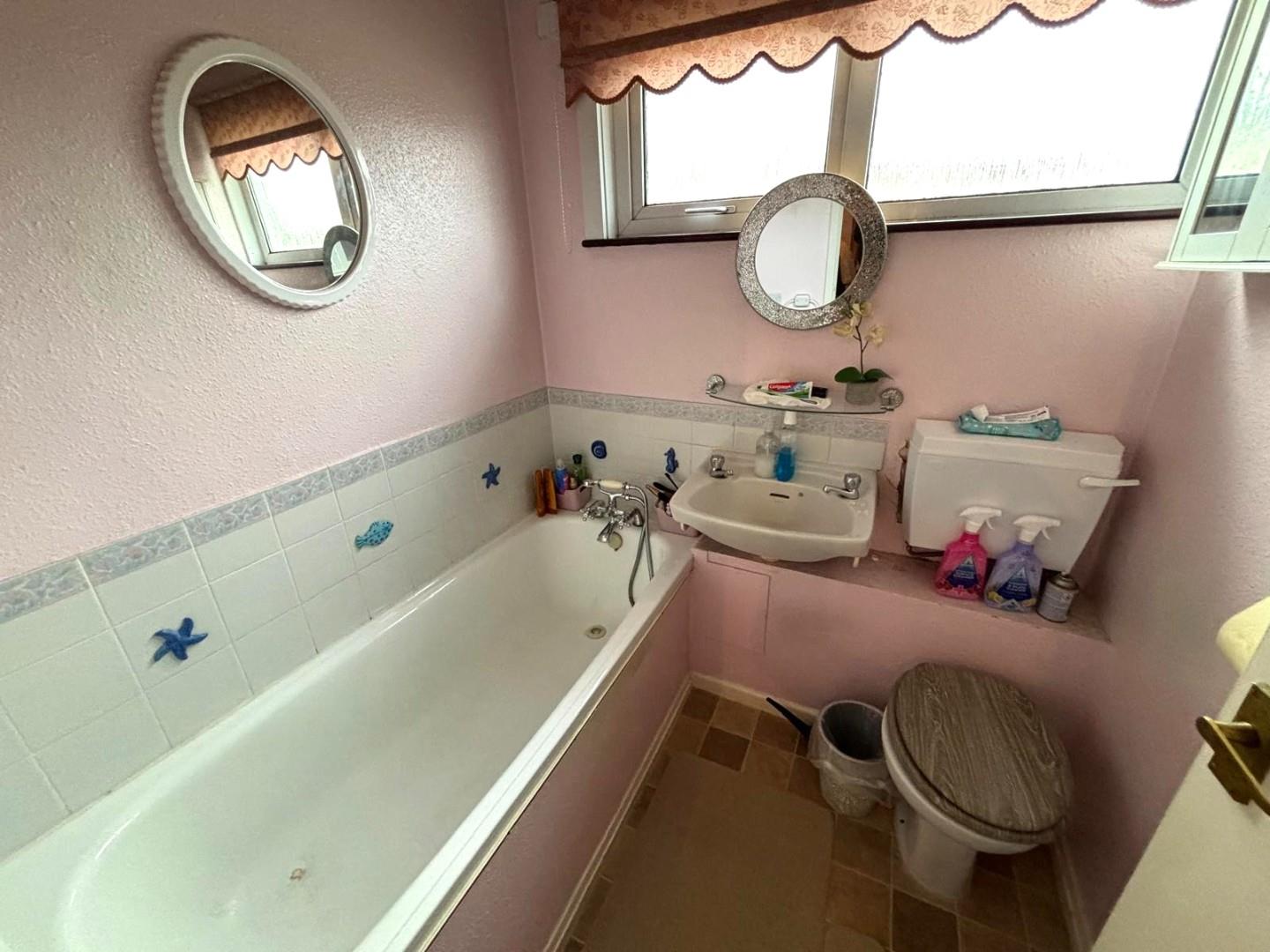 Flaxwell Court, Standens Barn