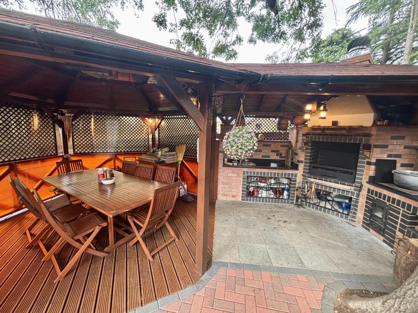 Pine Ridge, Southfields