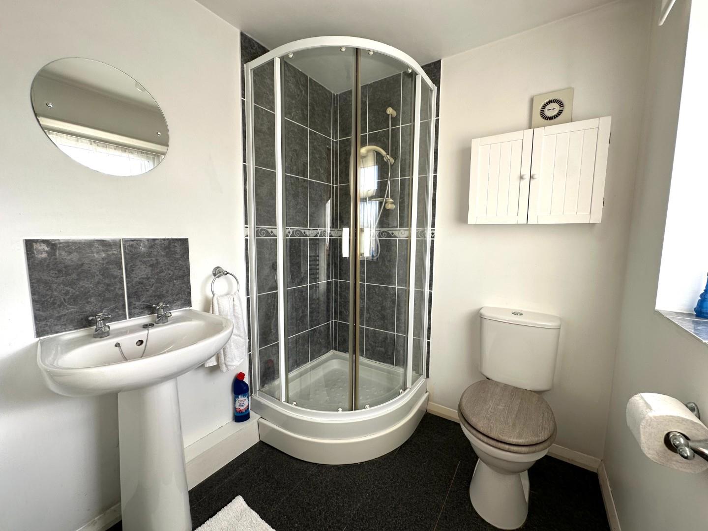 Chatsworth Avenue, Goldenash