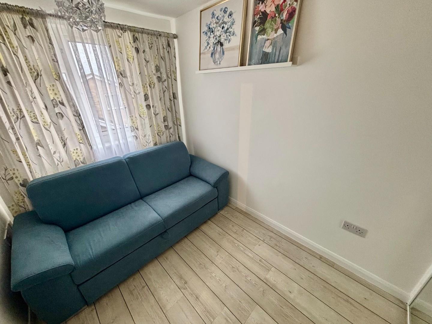 East Priors Court, Lings