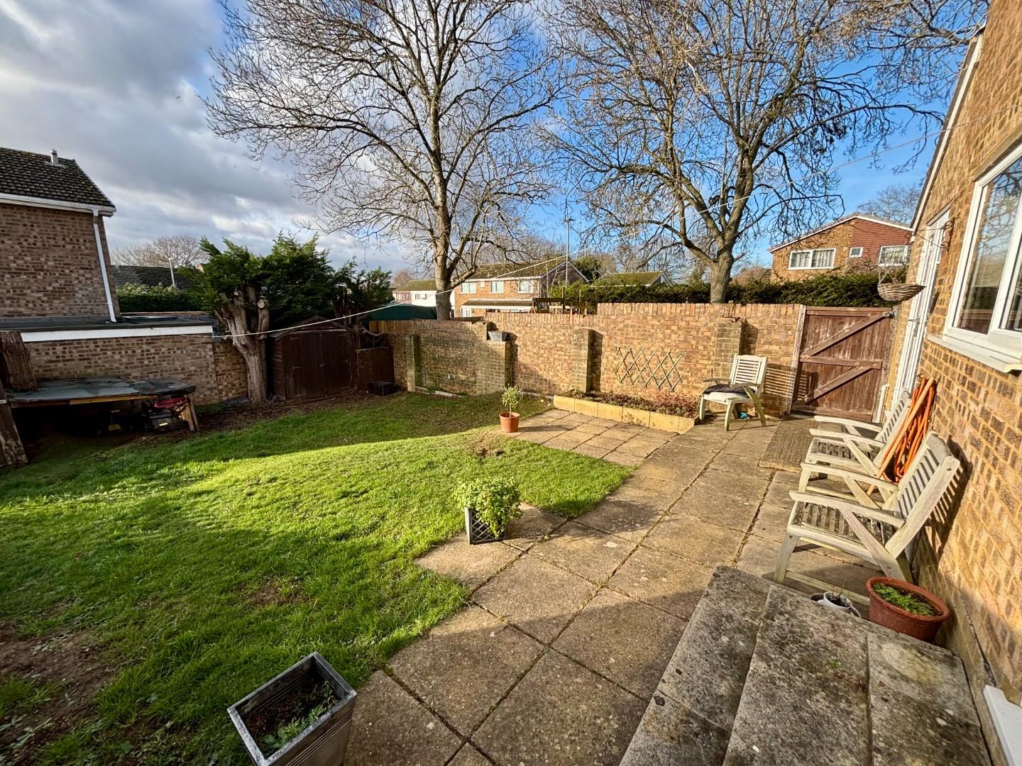 West Priors Court, Lings