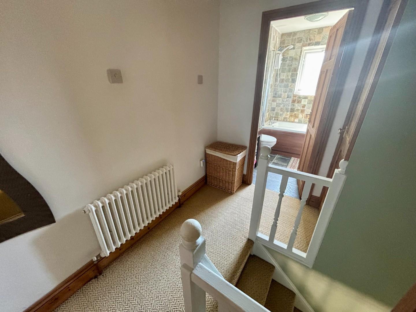 Chatsworth Avenue, Goldenash