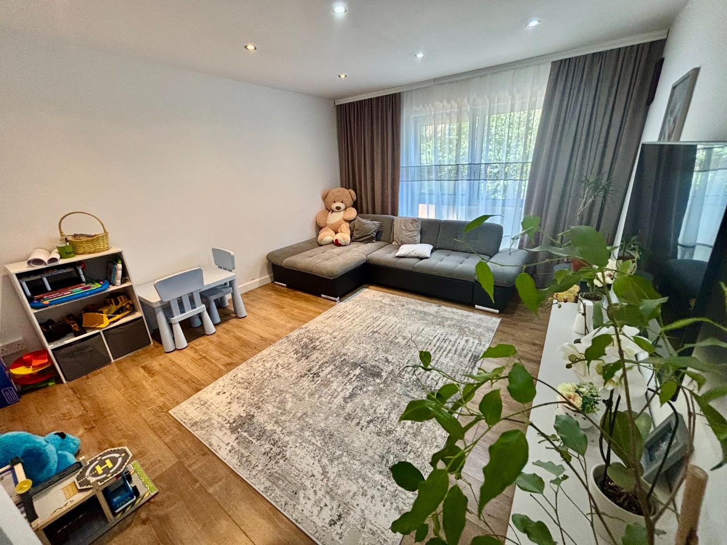 Wade Meadow Court, Lings