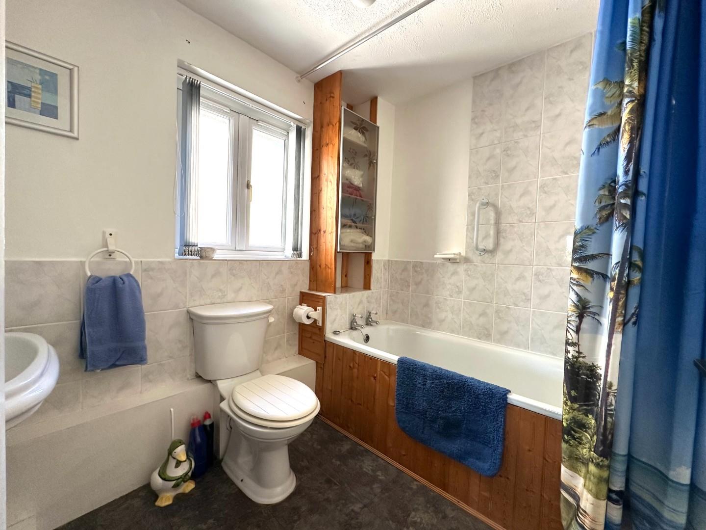 Chatsworth Avenue, Goldenash