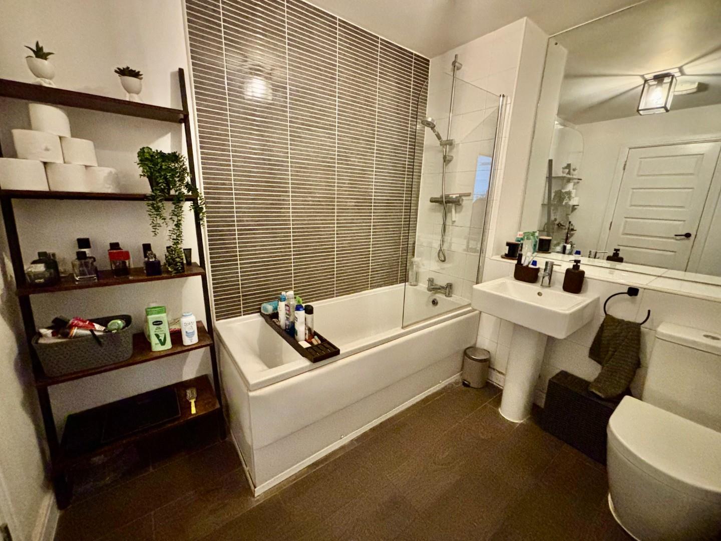 Leatherworks Way, Little Billing