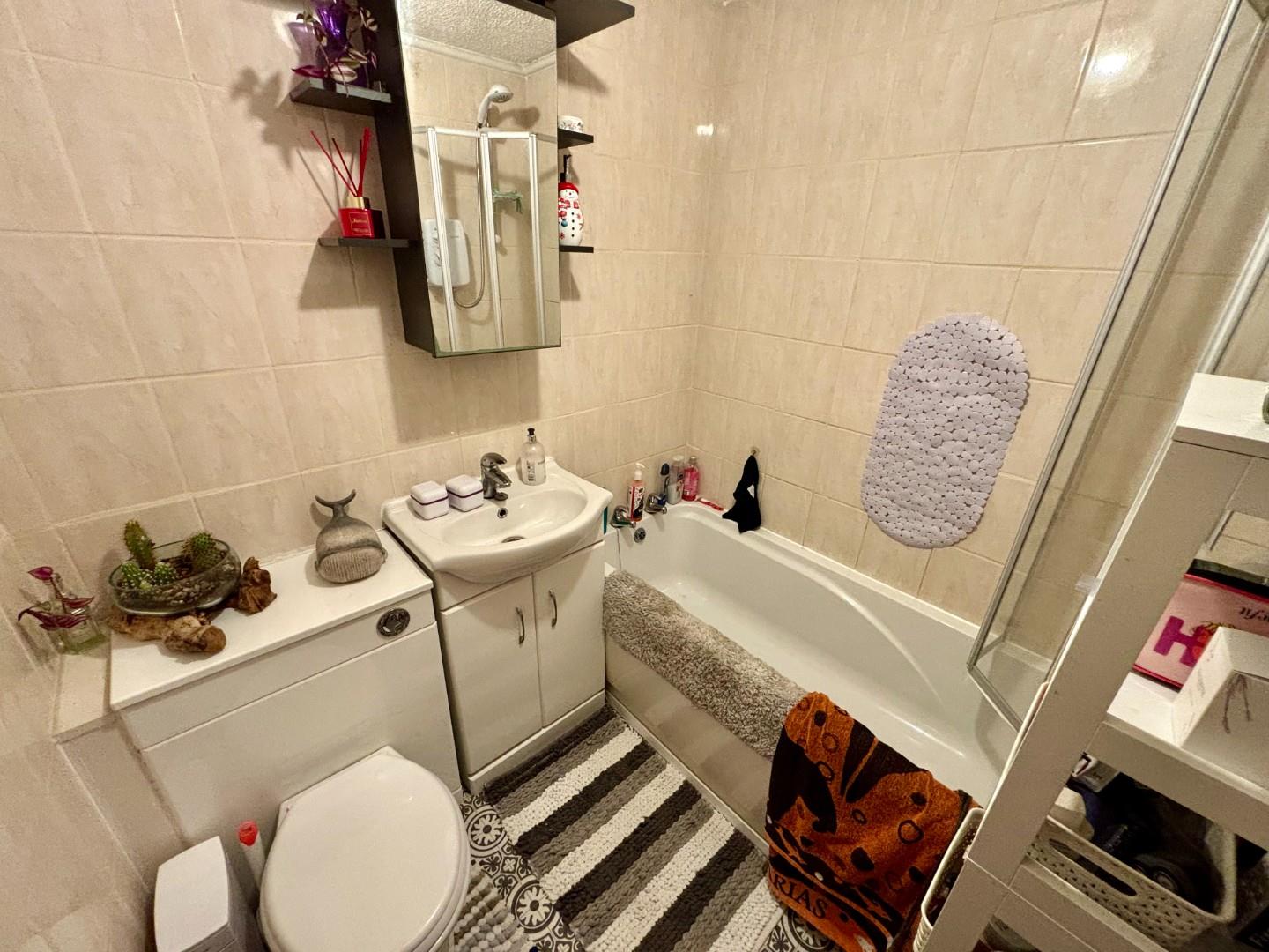 Donellan Green, Southfields