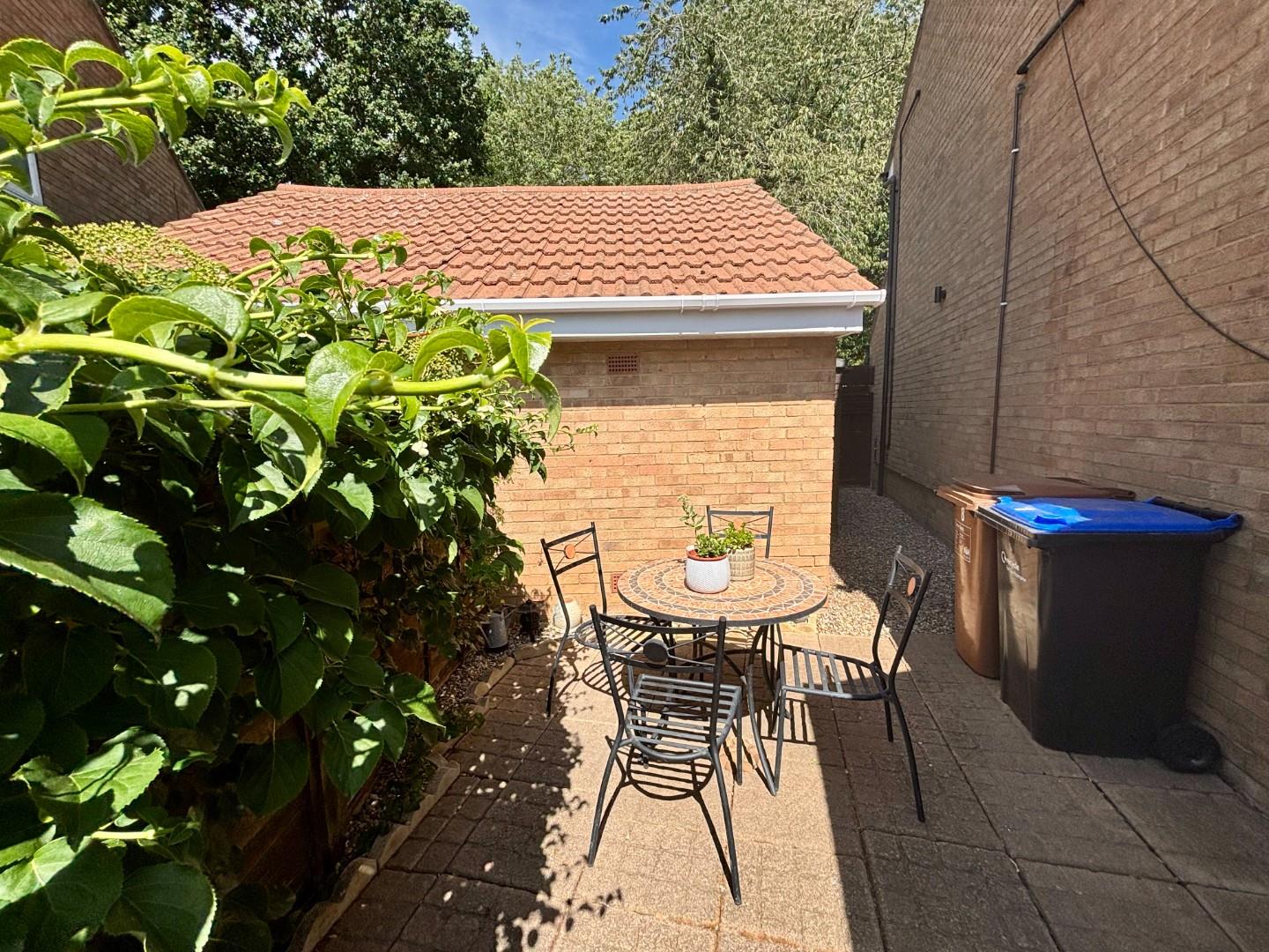 Chatsworth Avenue, Goldenash