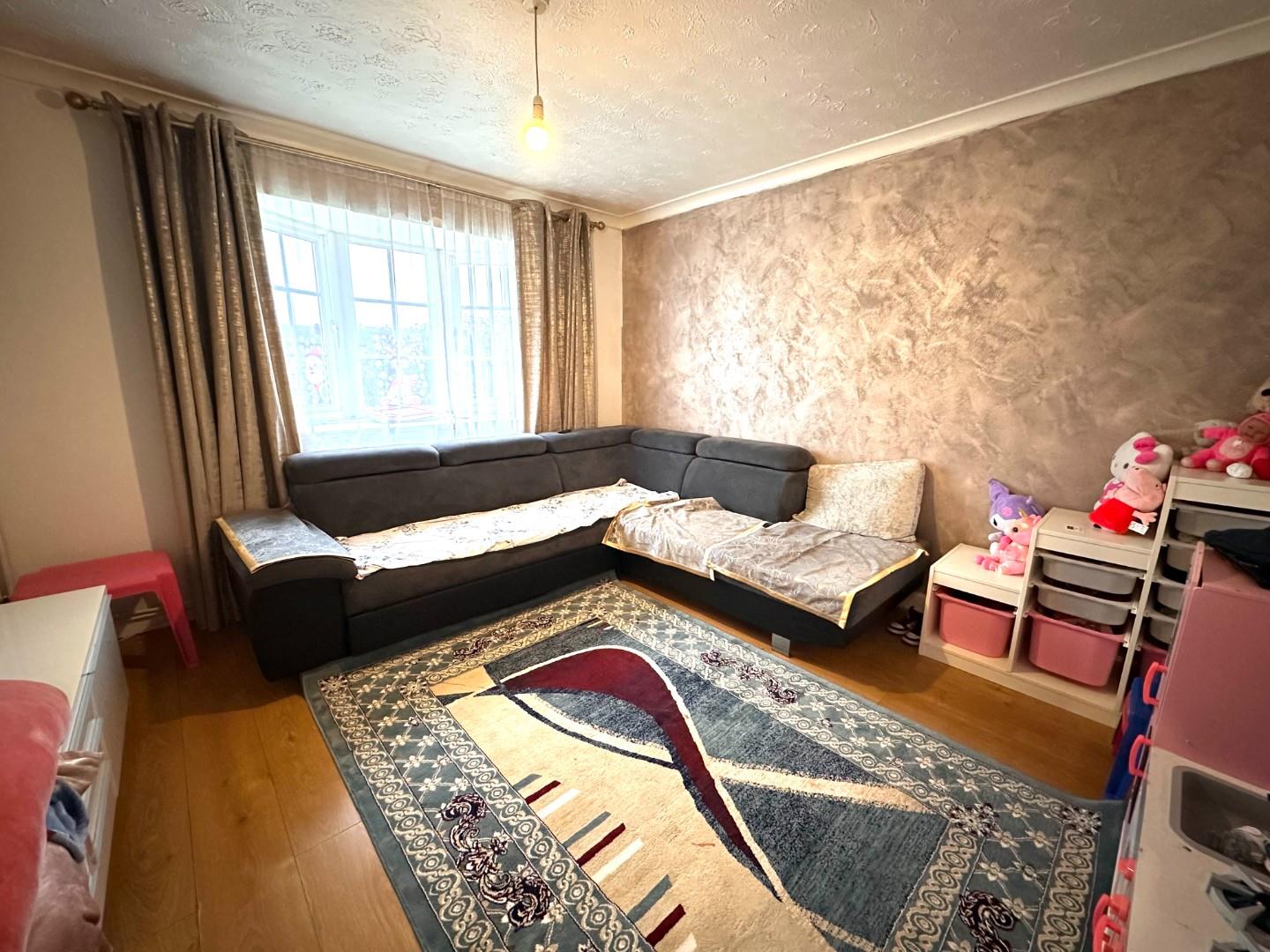 East Paddock Court, Lings