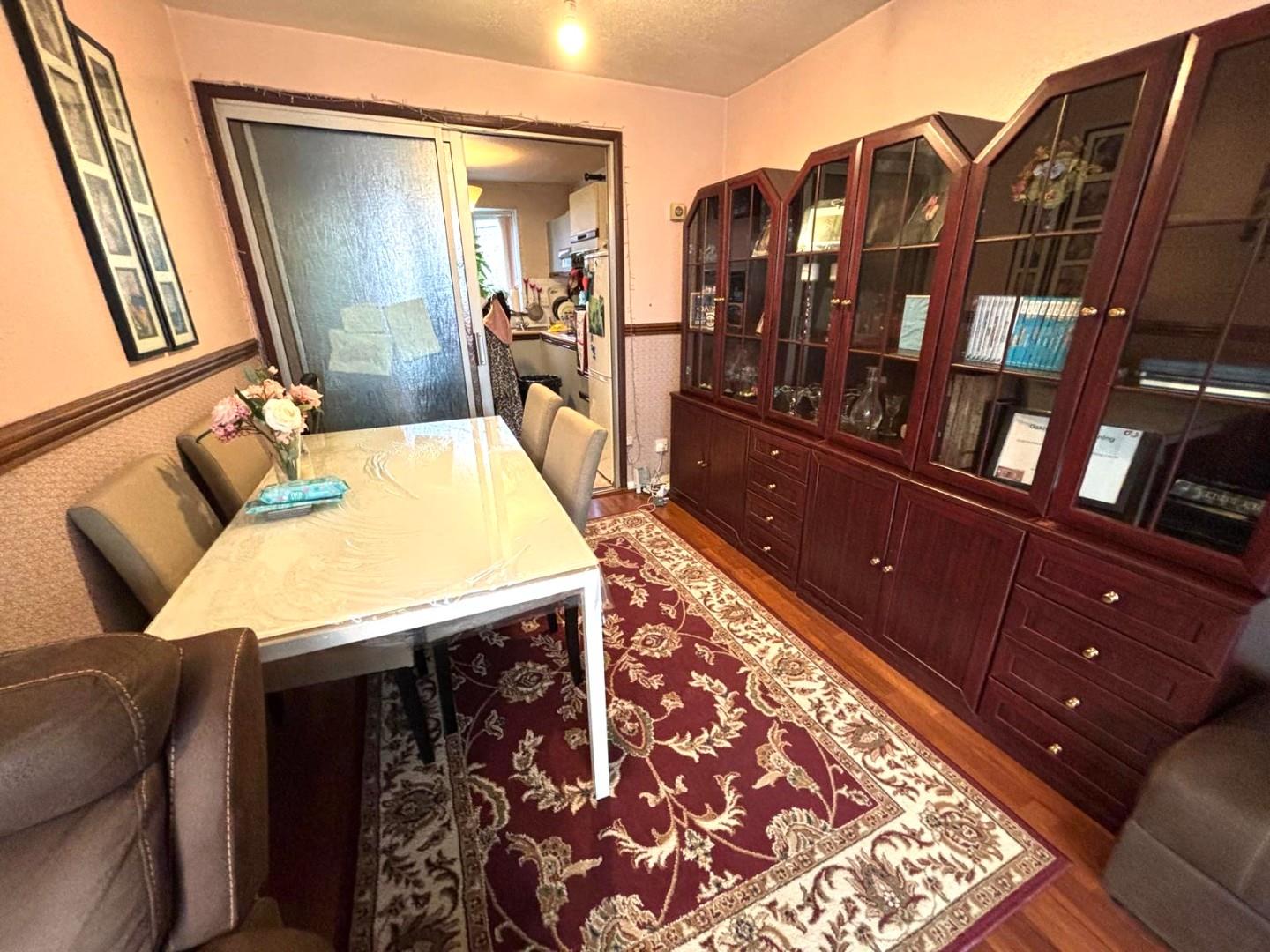 Flaxwell Court, Standens Barn