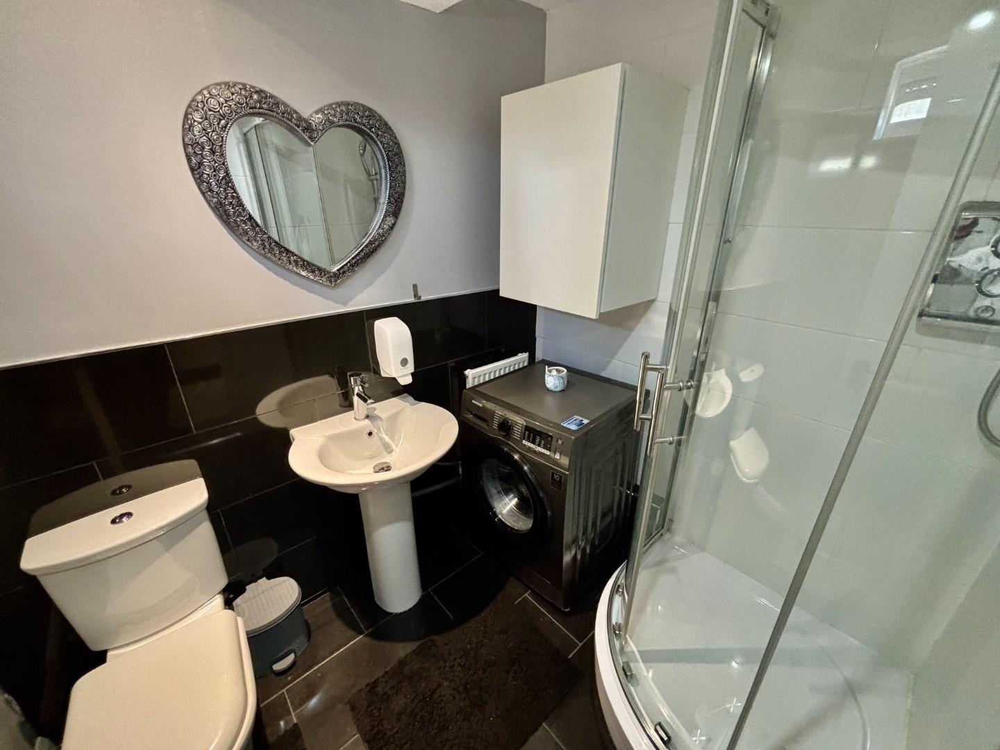 Wade Meadow Court, Lings