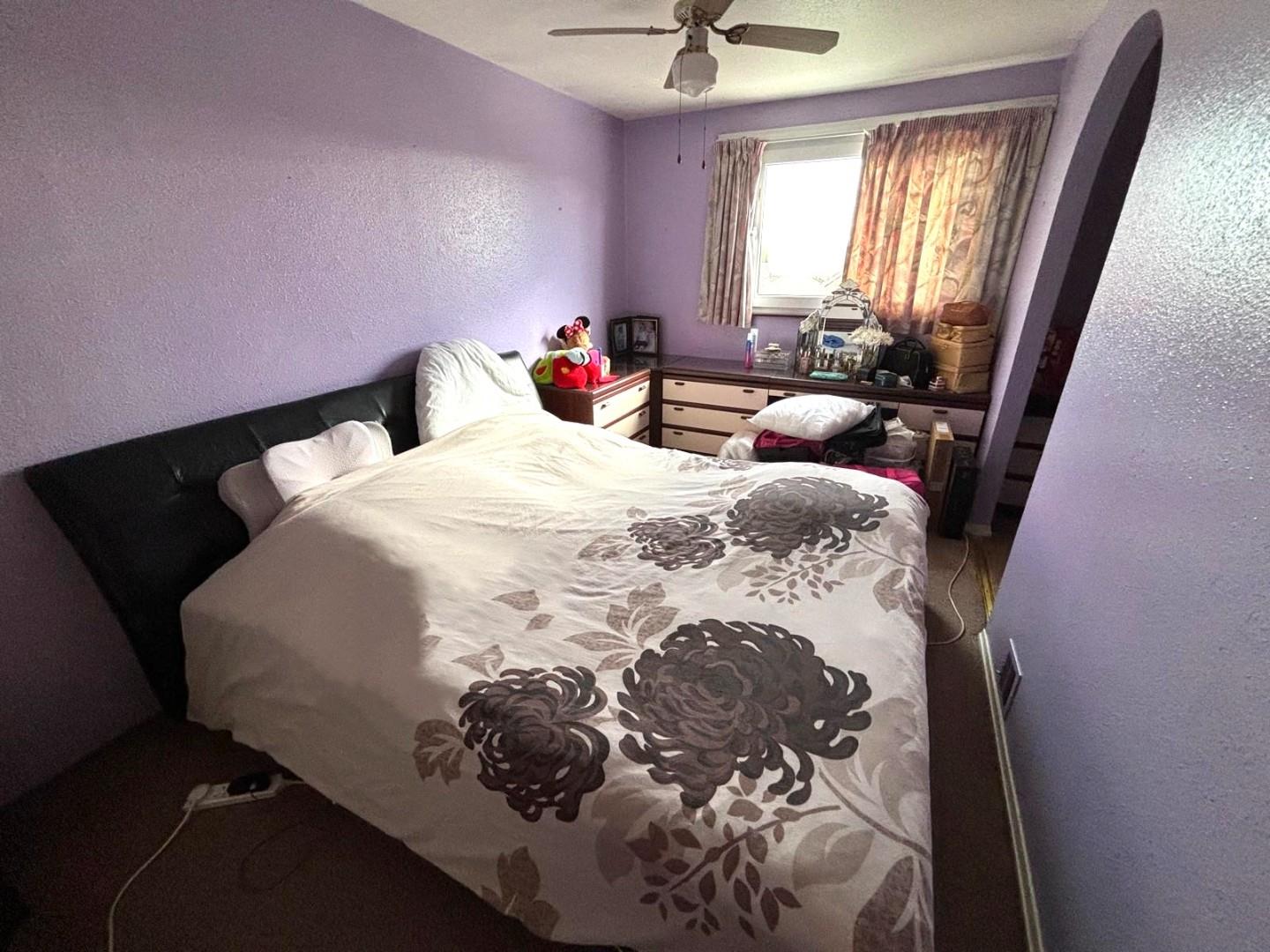 Flaxwell Court, Standens Barn