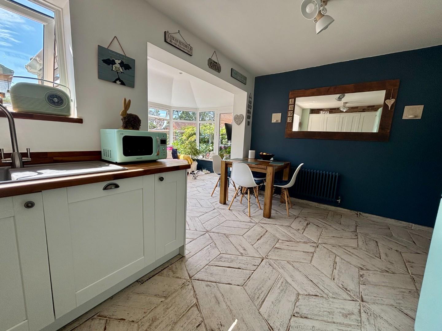 Chatsworth Avenue, Goldenash