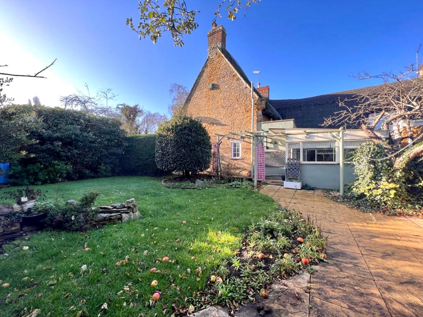 Orchard Hill, Little Billing