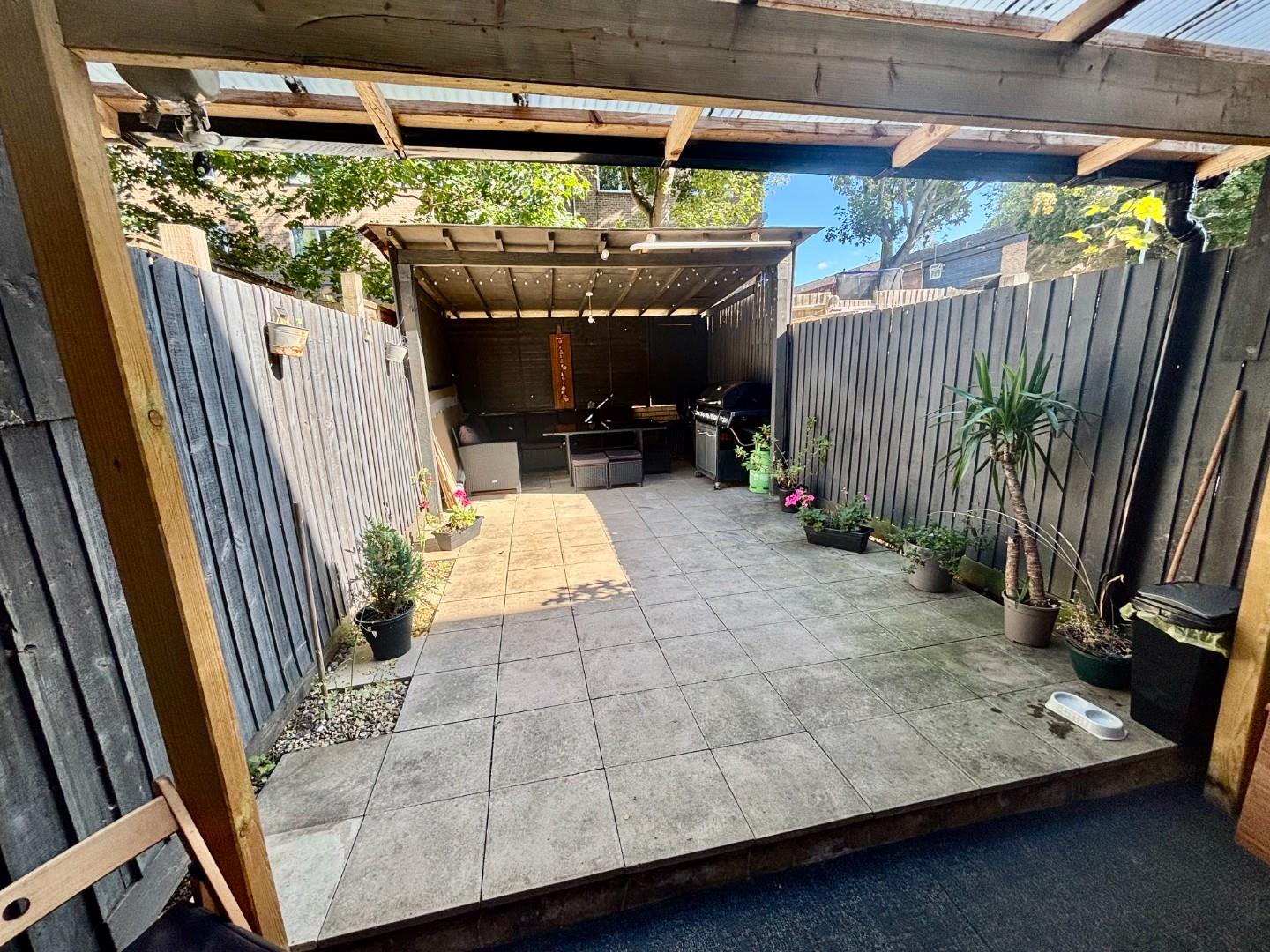 Wade Meadow Court, Lings