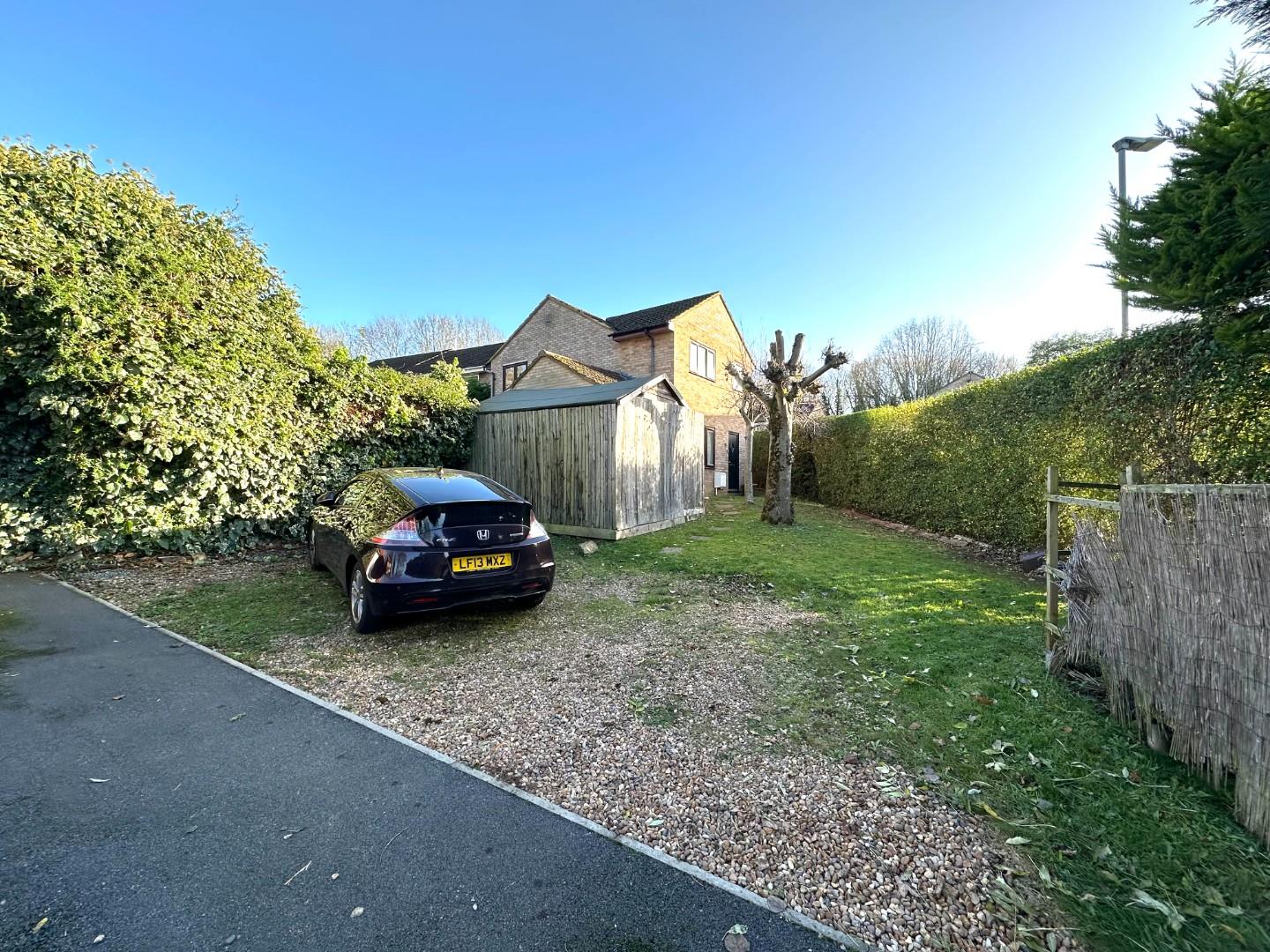 Chatsworth Avenue, Goldenash