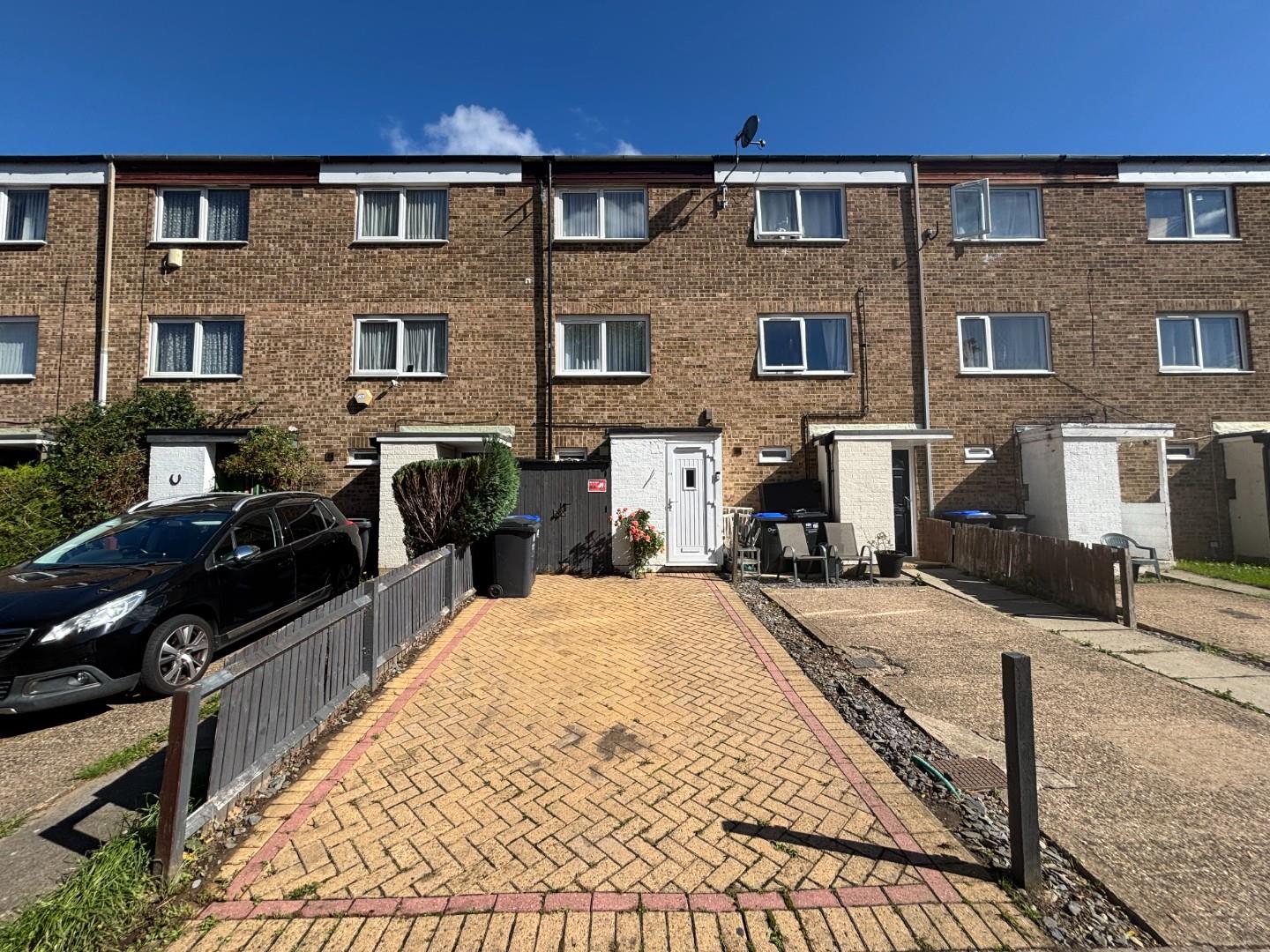 Wade Meadow Court, Lings