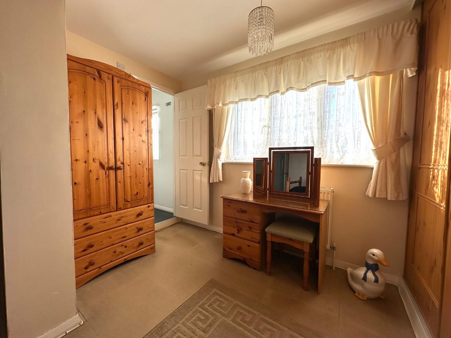 Chatsworth Avenue, Goldenash