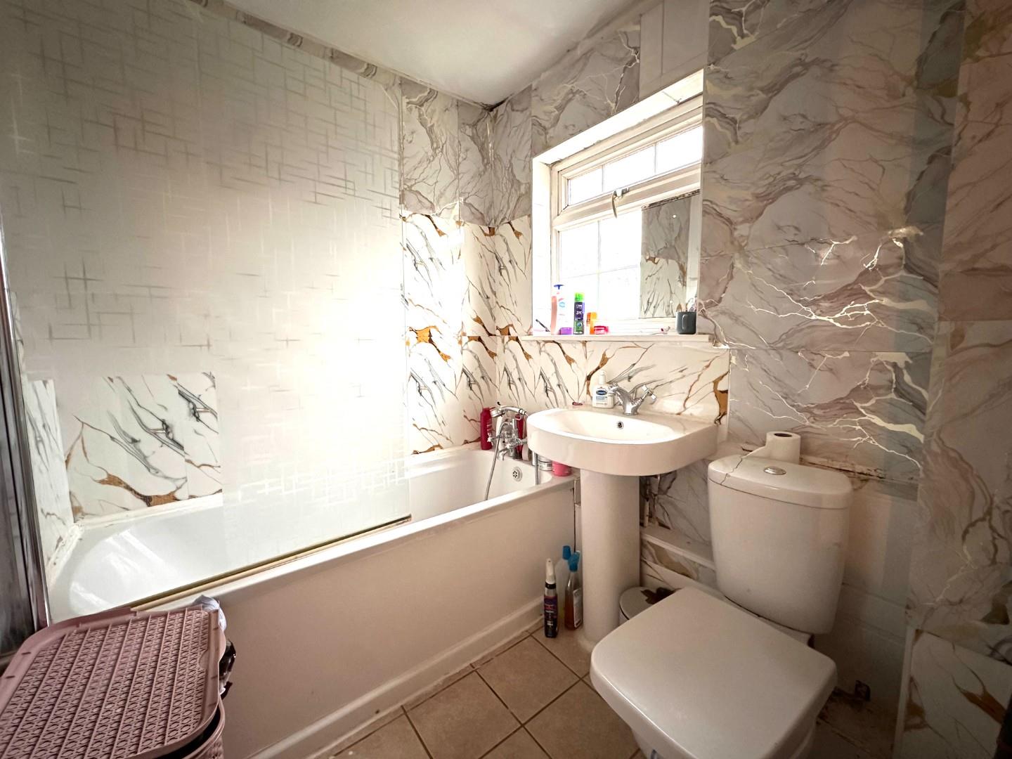 East Paddock Court, Lings