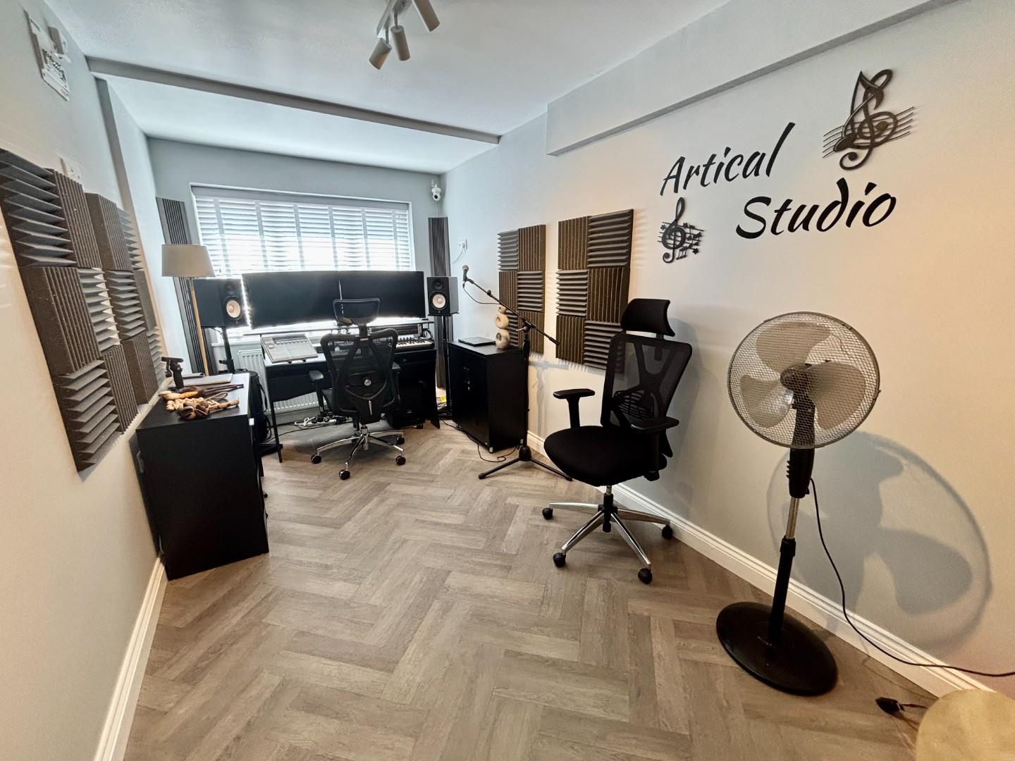 Mapperley Drive, Wakes Meadow